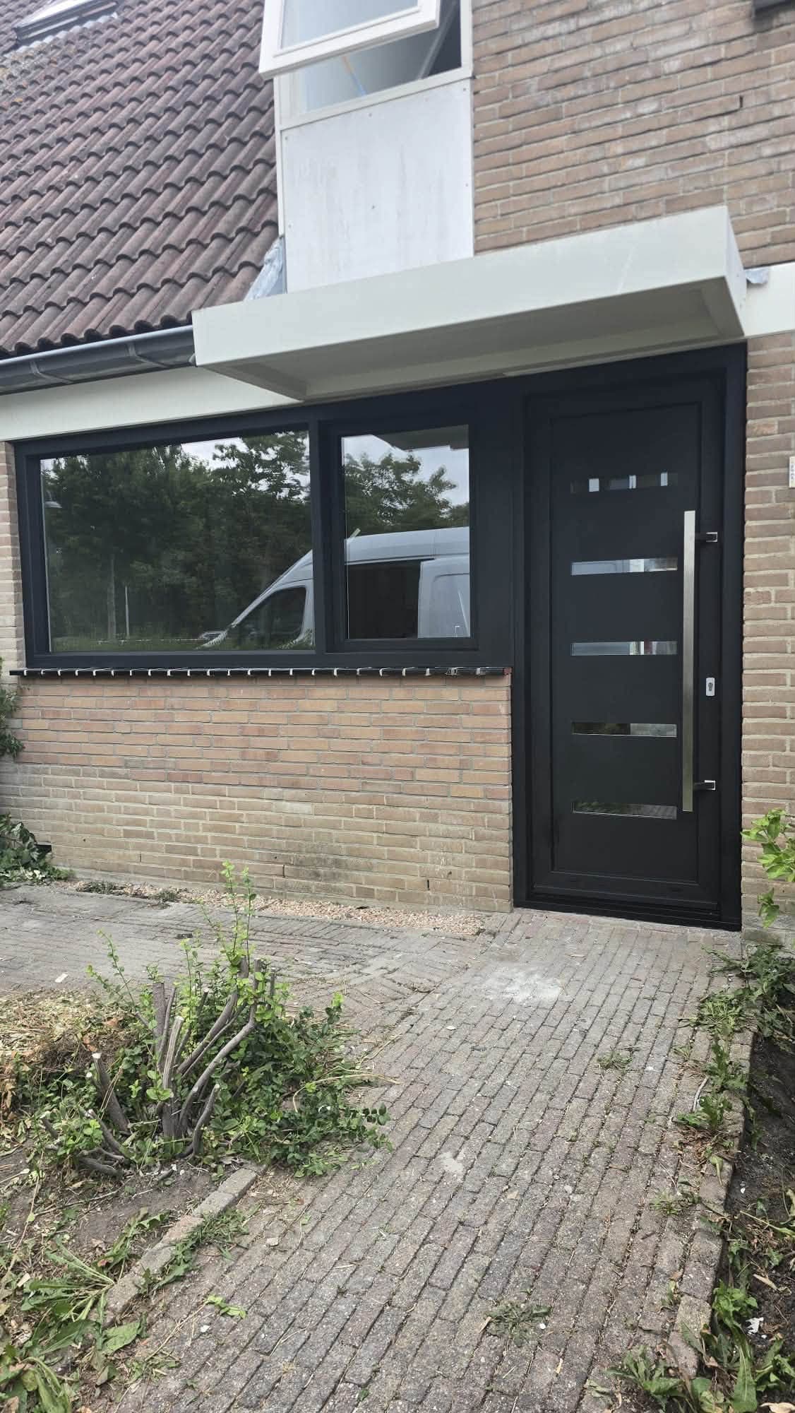 Grote schuifpui in een serre met maximale lichtinval